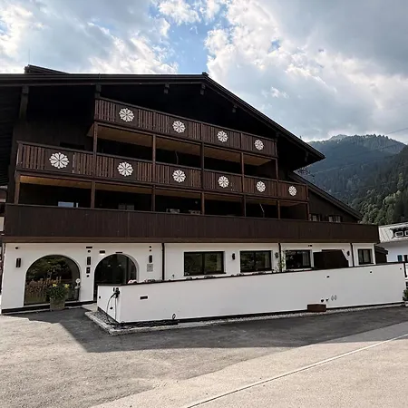 Saladina 4*